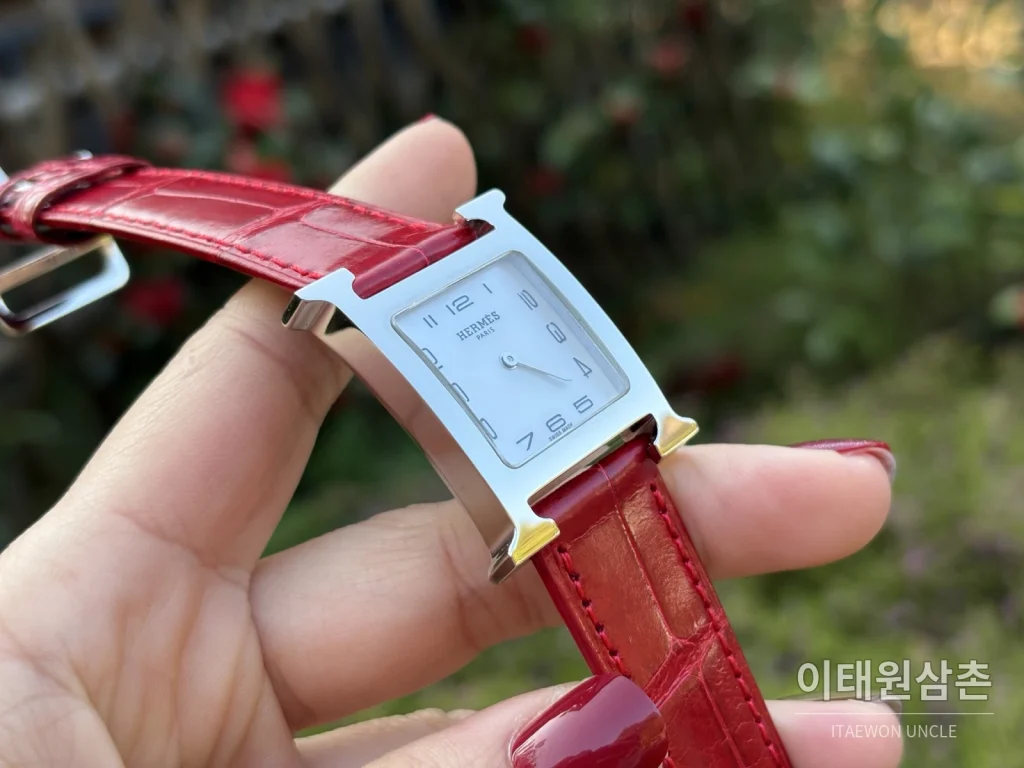 에르메스 H 시리즈 쿼츠 자개 다이얼 레드 가죽 스트랩