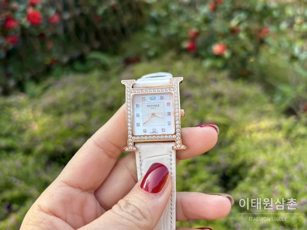 에르메스 H 시리즈 쿼츠 자개 다이얼 화이트 가죽 스트랩 로즈골드 베젤