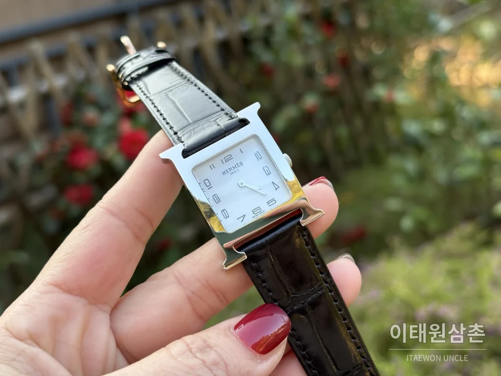 에르메스 H 시리즈 쿼츠 자개 다이얼 레드 가죽 스트랩