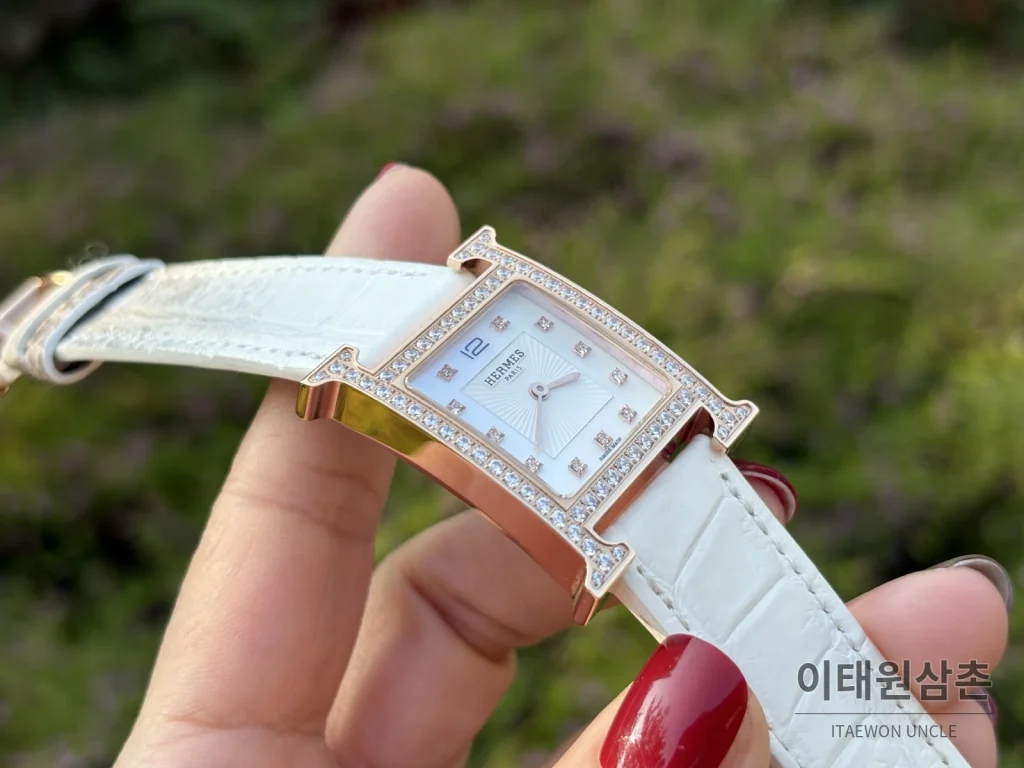 에르메스 H 시리즈 쿼츠 자개 다이얼 화이트 가죽 스트랩 로즈골드 베젤