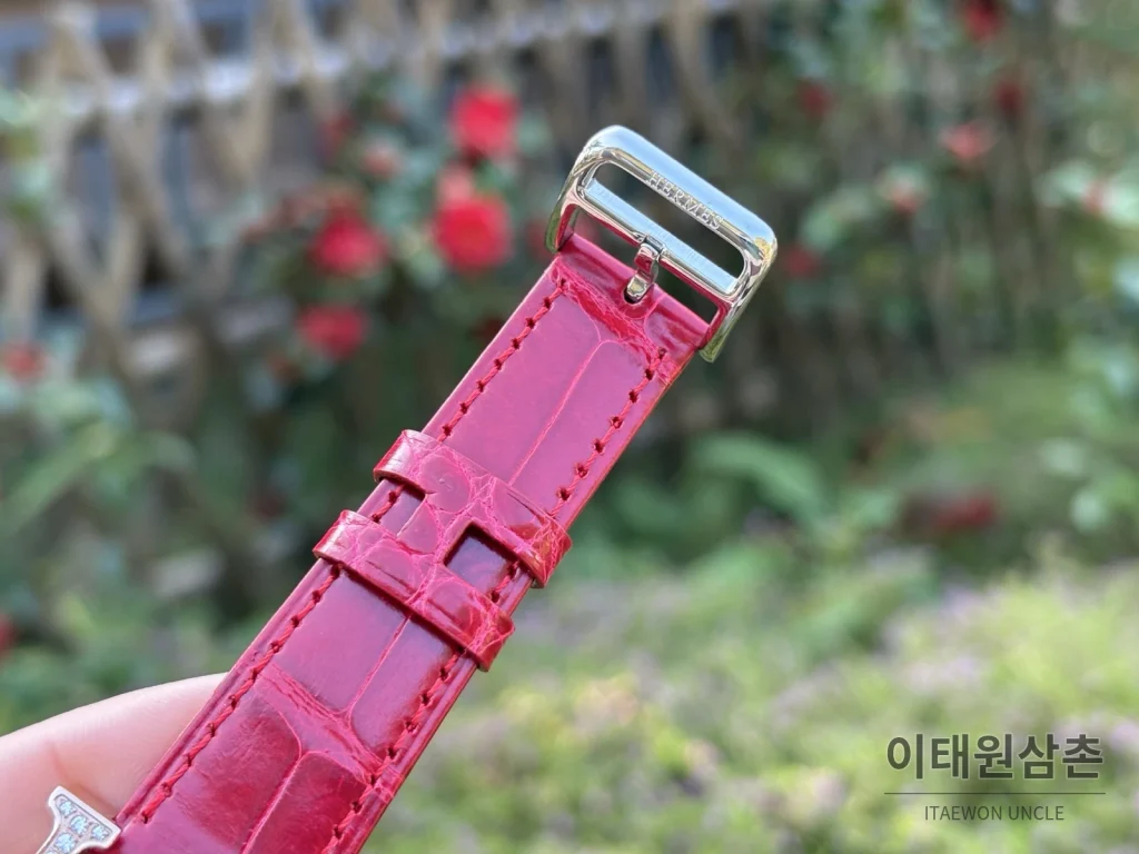 에르메스 H 시리즈 쿼츠 자개 다이얼 레드 가죽 스트랩 로즈골드 베젤