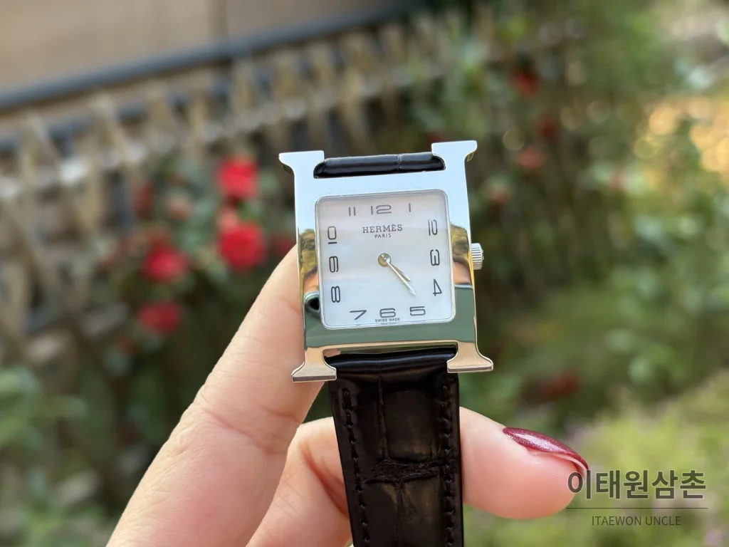 에르메스 H 시리즈 쿼츠 자개 다이얼 레드 가죽 스트랩