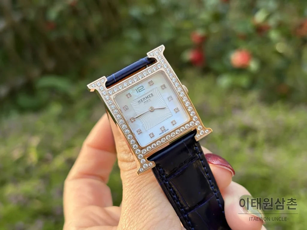 에르메스 H 시리즈 쿼츠 자개 다이얼 네이비 가죽 스트랩 로즈골드 베젤