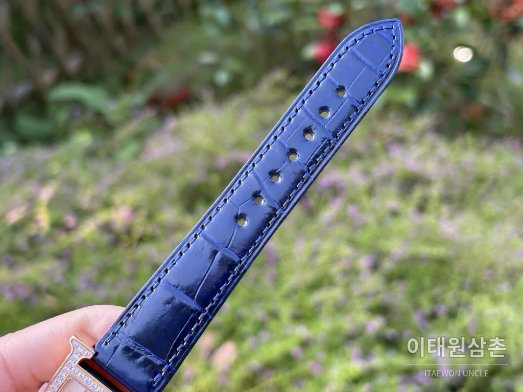 에르메스 H 시리즈 쿼츠 자개 다이얼 네이비 가죽 스트랩 로즈골드 베젤