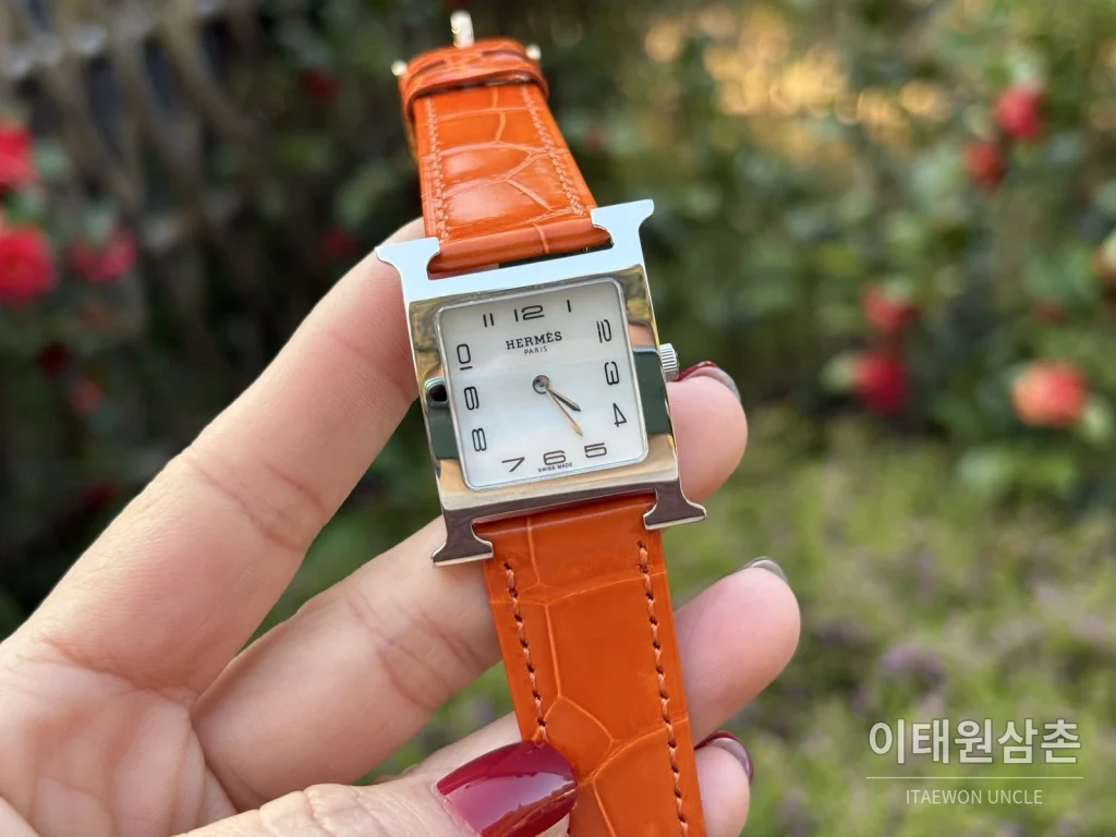 에르메스 H 시리즈 쿼츠 자개 다이얼 레드 가죽 스트랩