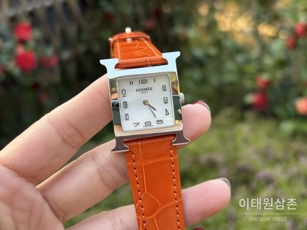 에르메스 H 시리즈 쿼츠 자개 다이얼 레드 가죽 스트랩