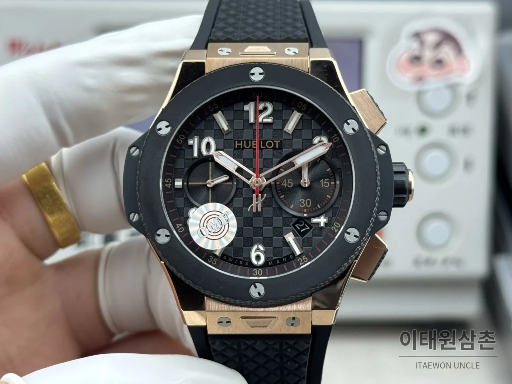 위블로 빅뱅 20주년 세라믹 크로노그래프 오토매틱 OMF라인 43mm 블랙 블랙 러버 스트랩 블랙 베젤 (3)