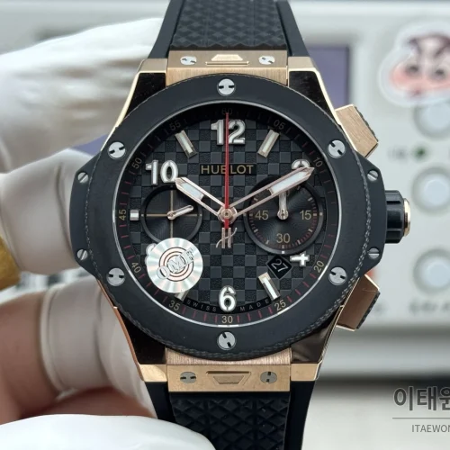 위블로 빅뱅 20주년 세라믹 크로노그래프 오토매틱 OMF라인 43mm 블랙 블랙 러버 스트랩 블랙 베젤 (3)