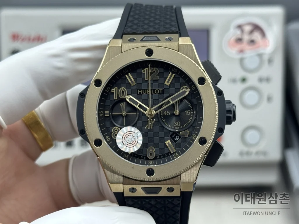 위블로 빅뱅 20주년 세라믹 크로노그래프 오토매틱 OMF라인 43mm 블랙 블랙 러버 스트랩 골드 베젤