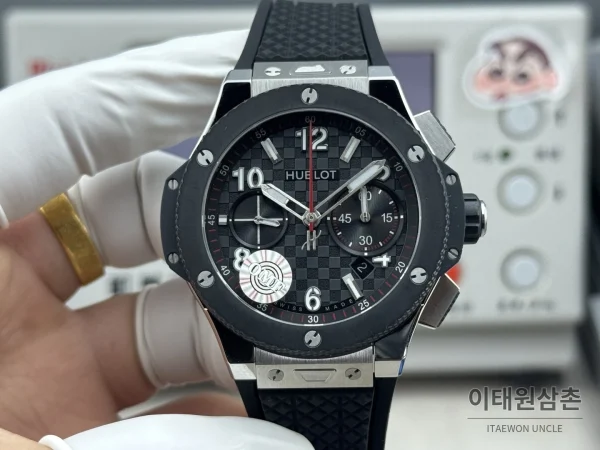 위블로 빅뱅 20주년 세라믹 크로노그래프 오토매틱 OMF라인 43mm 블랙 블랙 러버 스트랩 블랙 베젤