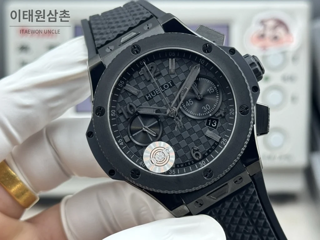 위블로 빅뱅 20주년 세라믹 크로노그래프 오토매틱 OMF라인 43mm 블랙 블랙 러버 스트랩 블랙 베젤 (2)