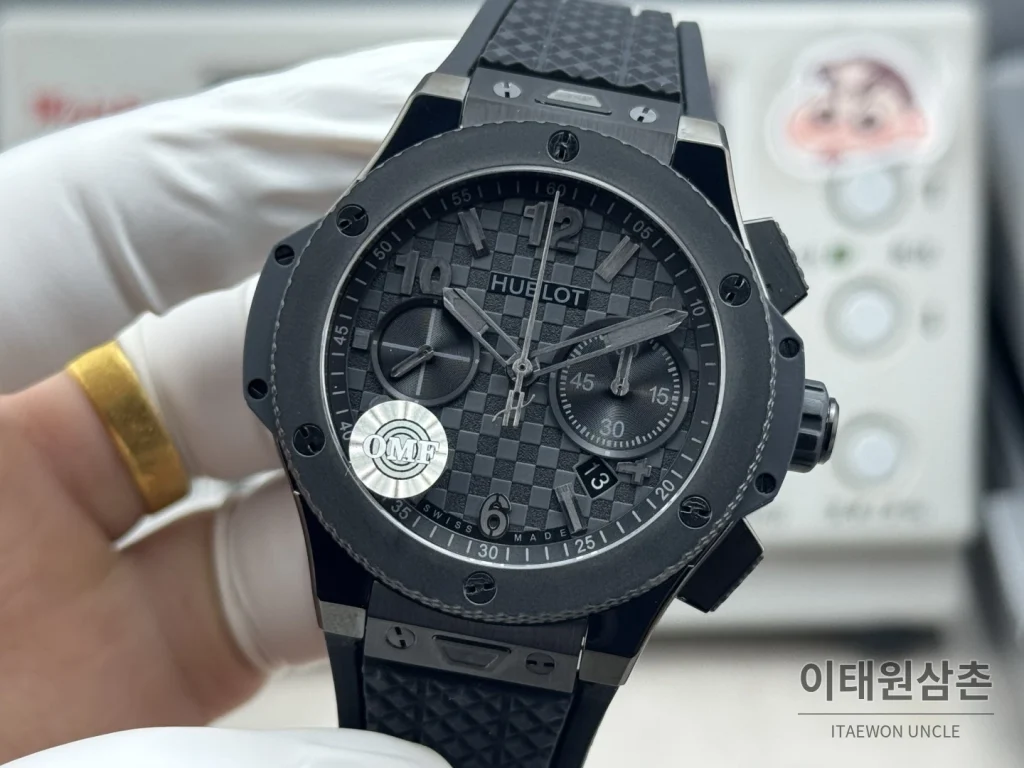 위블로 빅뱅 20주년 세라믹 크로노그래프 오토매틱 OMF라인 43mm 블랙 블랙 러버 스트랩 블랙 베젤 (2)