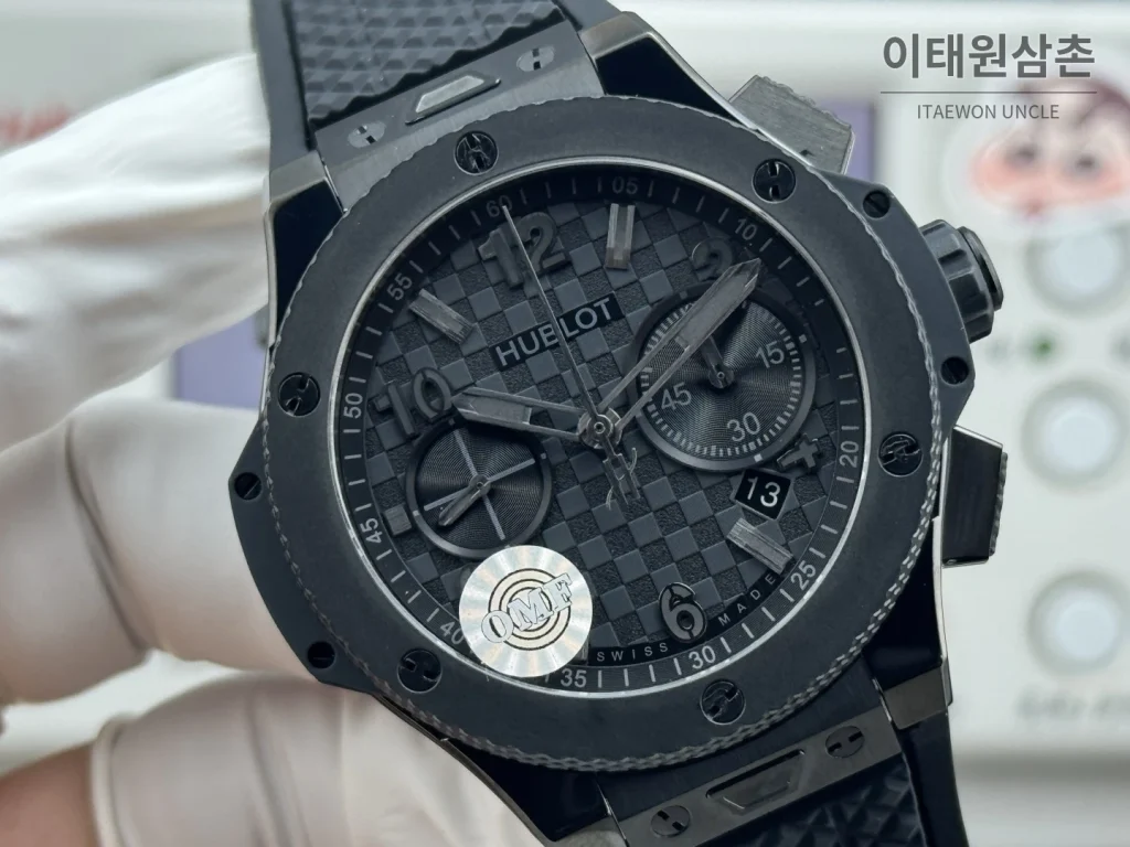 위블로 빅뱅 20주년 세라믹 크로노그래프 오토매틱 OMF라인 43mm 블랙 블랙 러버 스트랩 블랙 베젤 (2)