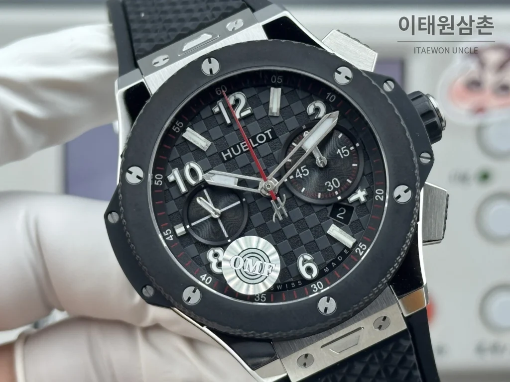 위블로 빅뱅 20주년 세라믹 크로노그래프 오토매틱 OMF라인 43mm 블랙 블랙 러버 스트랩 블랙 베젤