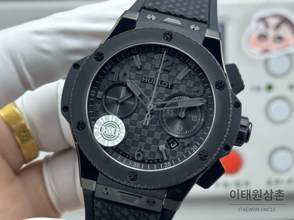 위블로 빅뱅 20주년 세라믹 크로노그래프 오토매틱 OMF라인 43mm 블랙 블랙 러버 스트랩 블랙 베젤 (2)