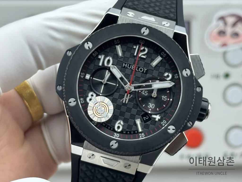 위블로 빅뱅 20주년 세라믹 크로노그래프 오토매틱 OMF라인 43mm 블랙 블랙 러버 스트랩 블랙 베젤