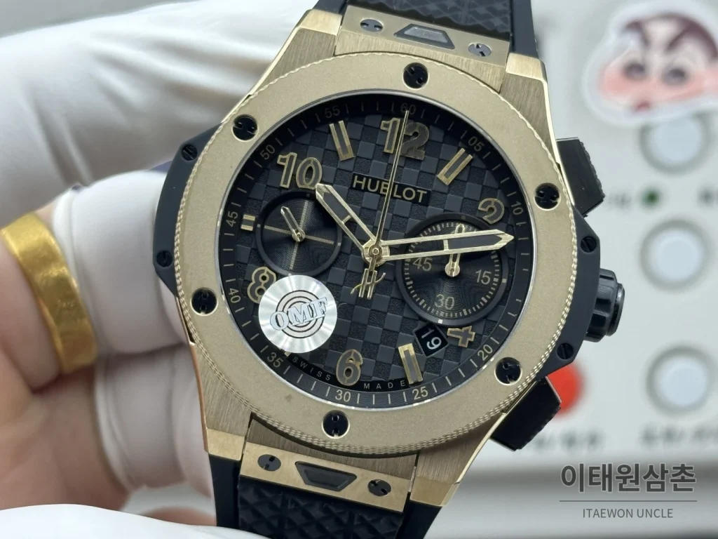 위블로 빅뱅 20주년 세라믹 크로노그래프 오토매틱 OMF라인 43mm 블랙 블랙 러버 스트랩 골드 베젤