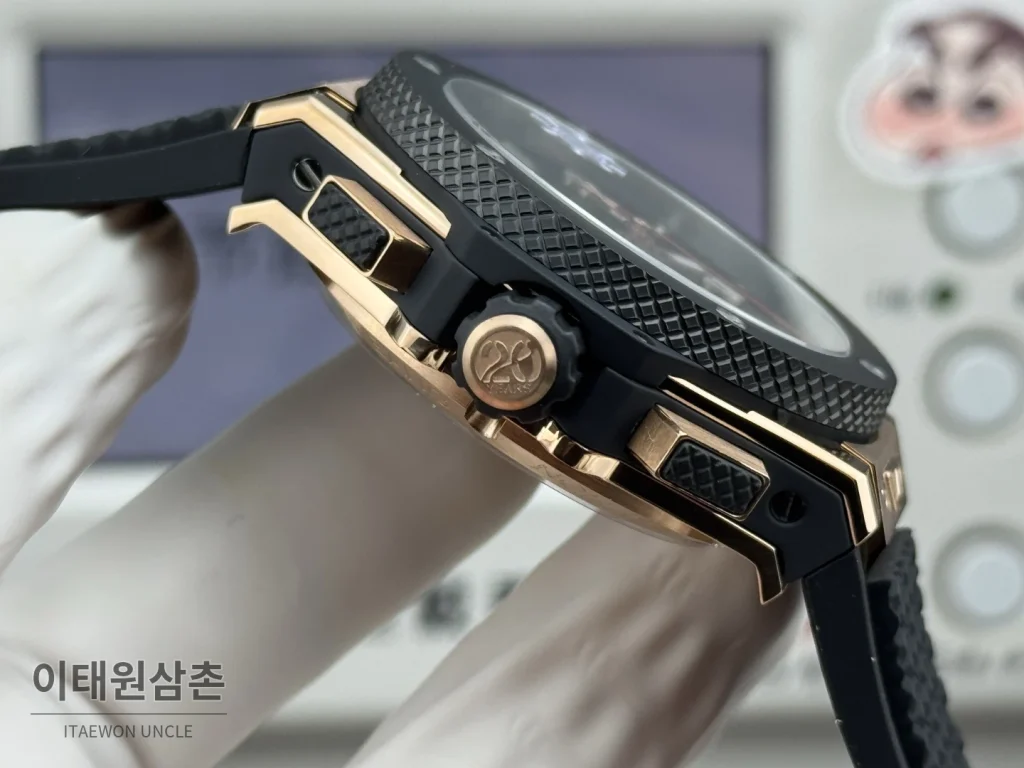 위블로 빅뱅 20주년 세라믹 크로노그래프 오토매틱 OMF라인 43mm 블랙 블랙 러버 스트랩 블랙 베젤 (3)