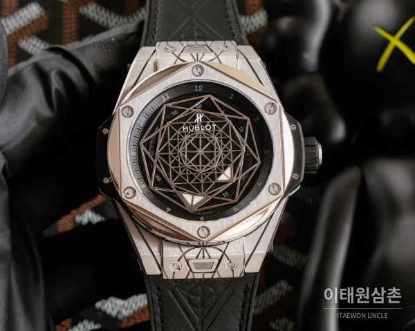 위블로 빅뱅 오토매틱 45mm 블랙 다이얼 블랙 러버 스트랩 티타늄 케이스