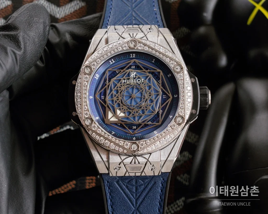 위블로 빅뱅 오토매틱 45mm 블루 다이얼 블루 러버 스트랩 실버 베젤