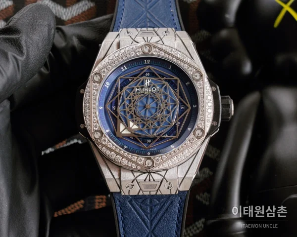 위블로 빅뱅 오토매틱 45mm 블루 다이얼 블루 러버 스트랩 실버 베젤