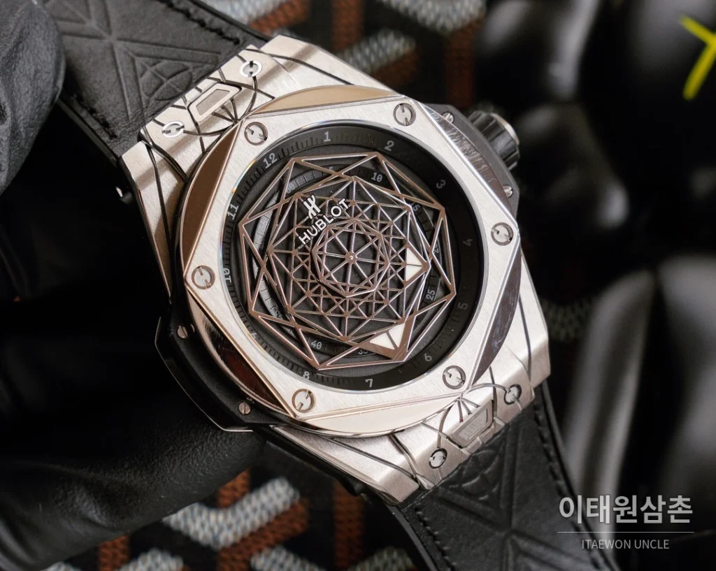 위블로 빅뱅 오토매틱 45mm 블랙 다이얼 블랙 러버 스트랩 티타늄 케이스