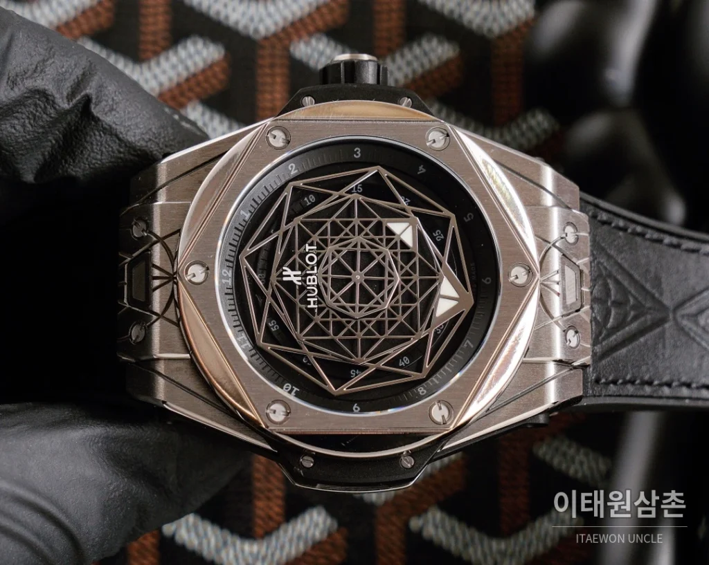 위블로 빅뱅 오토매틱 45mm 블랙 다이얼 블랙 러버 스트랩 티타늄 케이스