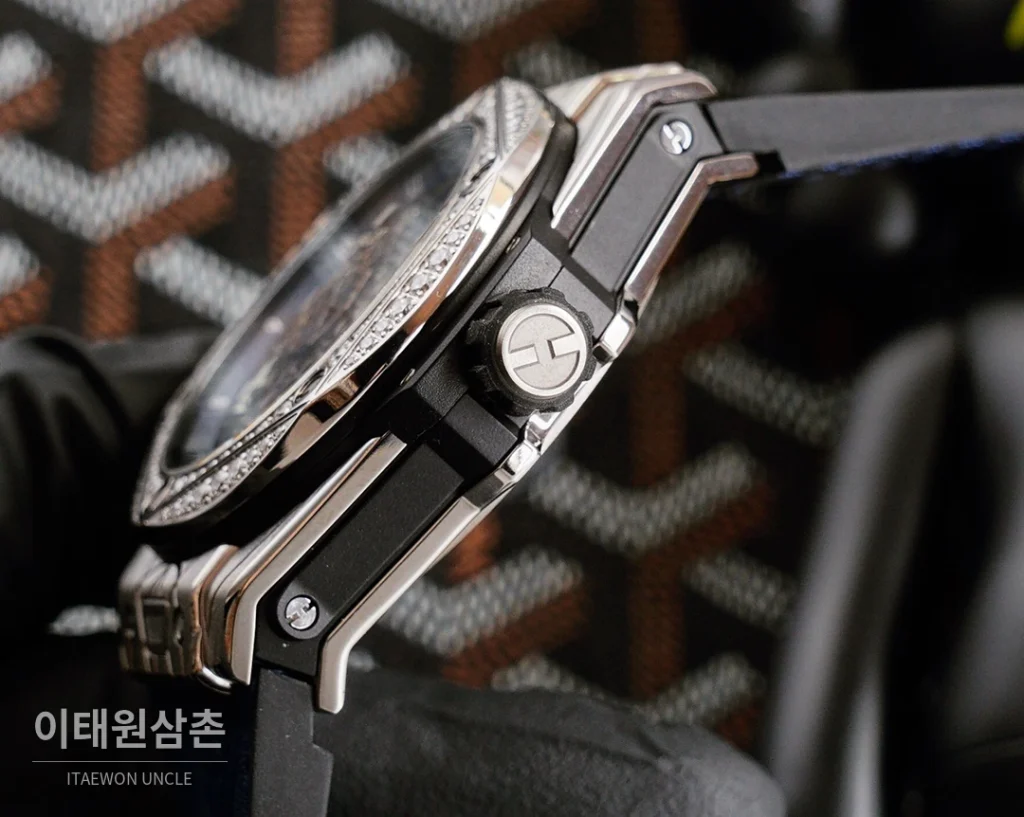 위블로 빅뱅 오토매틱 45mm 블루 다이얼 블루 러버 스트랩 실버 베젤