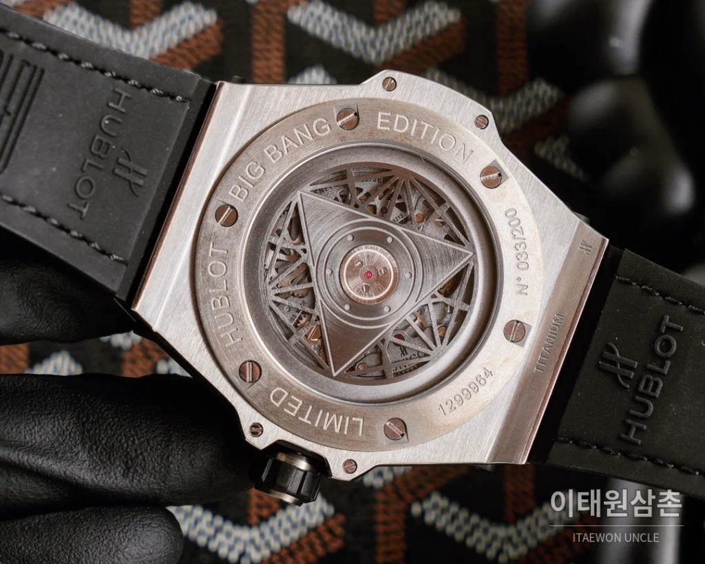 위블로 빅뱅 오토매틱 45mm 블랙 다이얼 블랙 러버 스트랩 티타늄 케이스