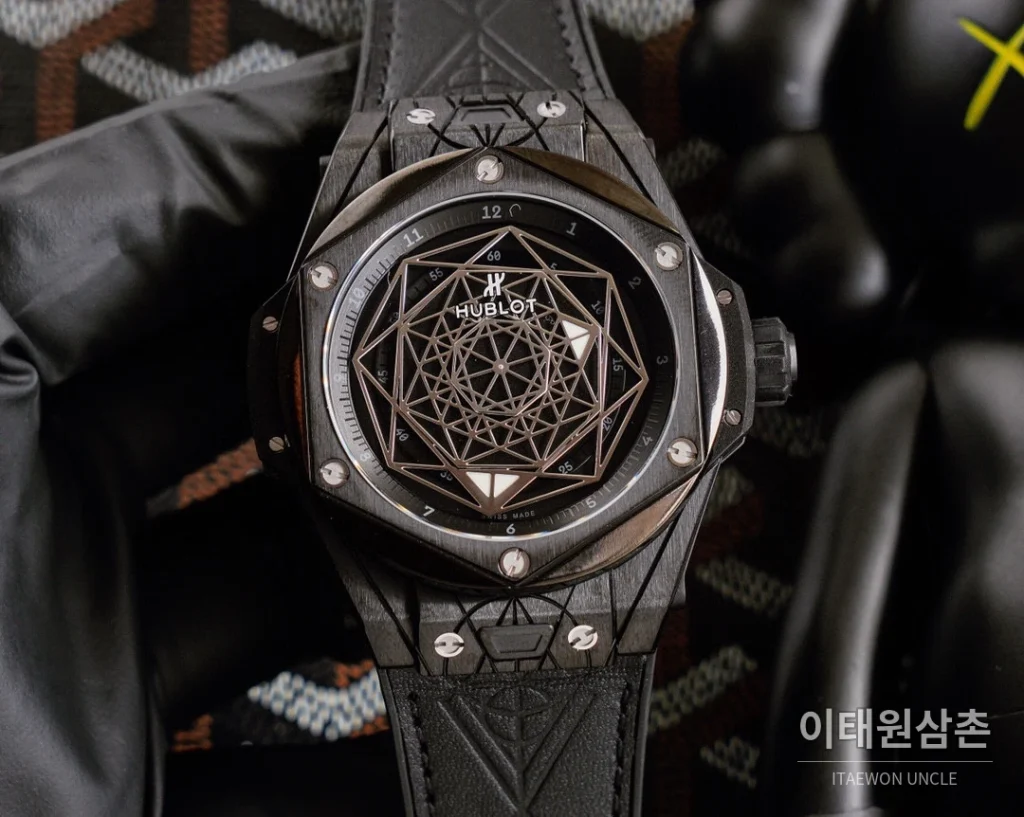위블로 빅뱅 오토매틱 45mm 블랙 다이얼 블랙 러버 스트랩 티타늄 케이스