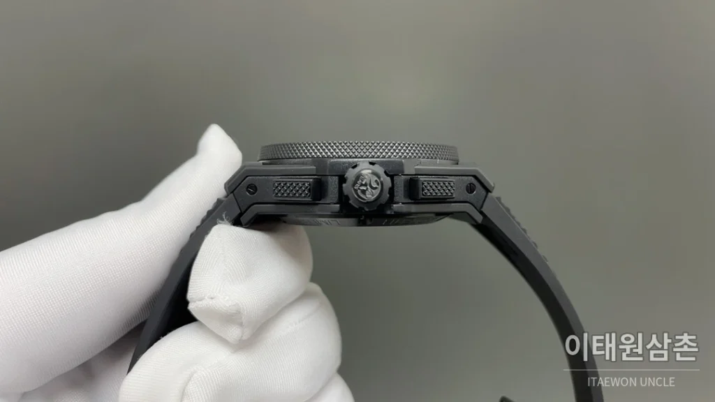 위블로 빅뱅 크로노그래프 오토매틱 43mm 그레이 다이얼 블랙 러버 스트랩 블랙 베젤