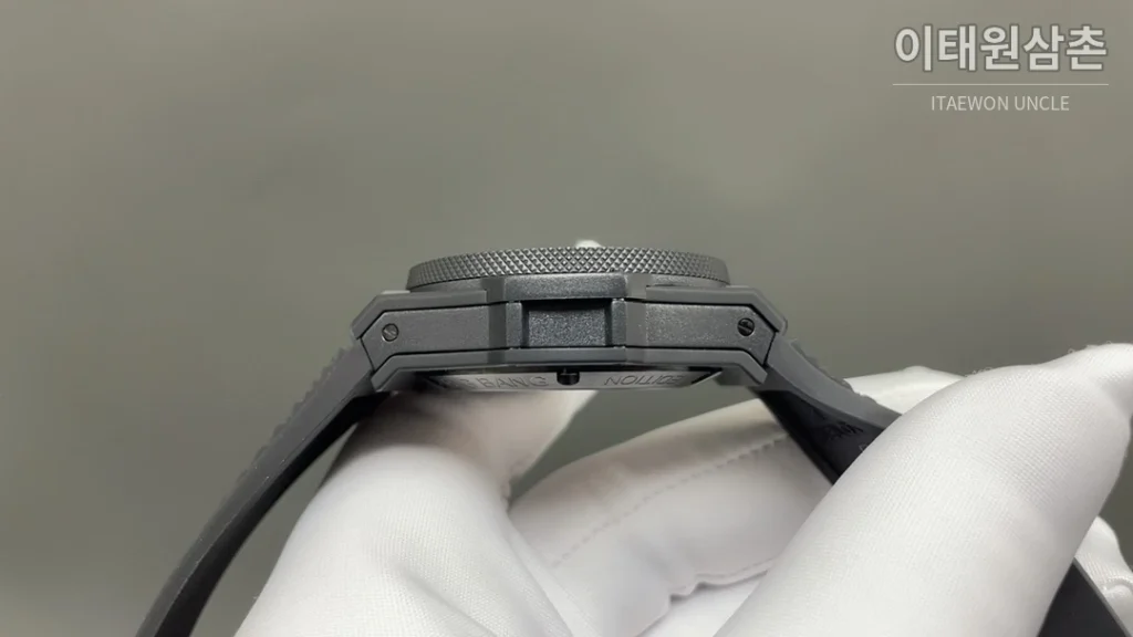 위블로 빅뱅 크로노그래프 오토매틱 43mm 그레이 다이얼 블랙 러버 스트랩 블랙 베젤