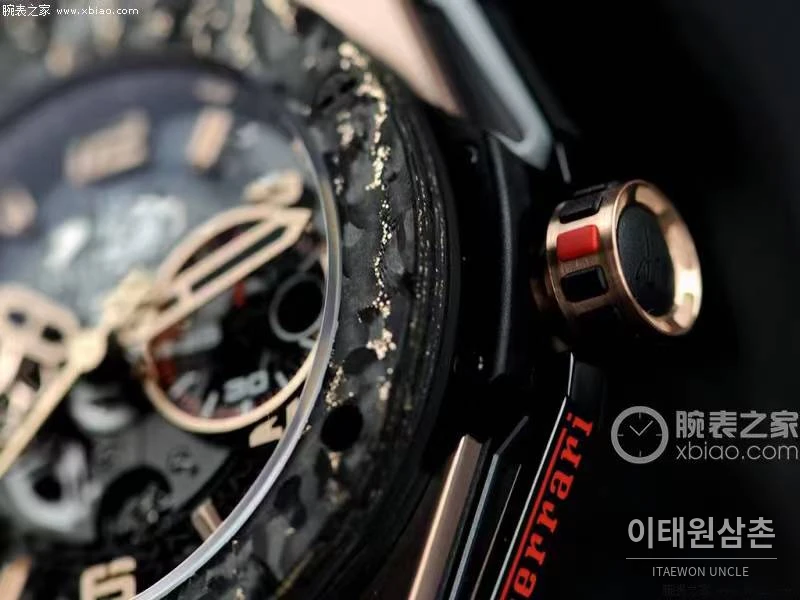 위블로 빅뱅 페라리 카본 티타늄 스켈레톤 크로노그래프 오토매틱 45mm 블랙 블랙 러버 스트랩