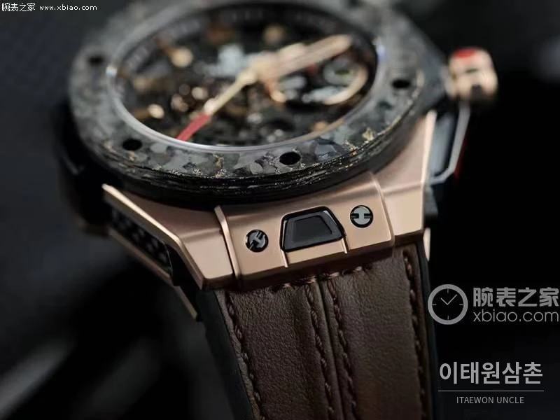 위블로 빅뱅 페라리 카본 티타늄 스켈레톤 크로노그래프 오토매틱 45mm 블랙 블랙 러버 스트랩
