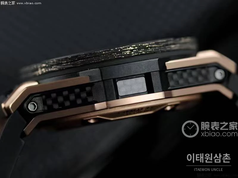 위블로 빅뱅 페라리 카본 티타늄 스켈레톤 크로노그래프 오토매틱 45mm 블랙 블랙 러버 스트랩