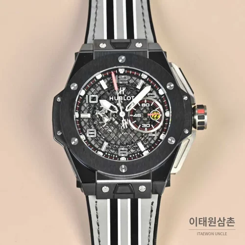 위블로 빅뱅 페라리 티타늄 카본 스켈레톤 크로노그래프 오토매틱 45mm 블랙 (2) 위블로 빅뱅 페라리 티타늄 카본 스켈레톤 크로노그래프 오토매틱 45mm 블랙 그레이 러버 스트랩
