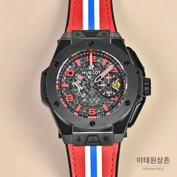 위블로 빅뱅 페라리 티타늄 카본 스켈레톤 크로노그래프 오토매틱 45mm 블랙 위블로 빅뱅 페라리 티타늄 카본 스켈레톤 크로노그래프 오토매틱 45mm 블랙 레드 가죽 스트랩