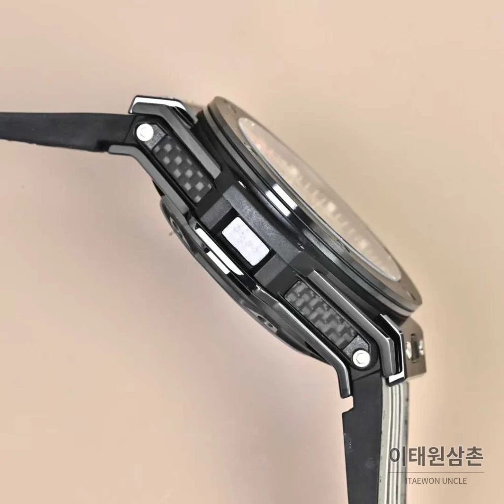 위블로 빅뱅 페라리 티타늄 카본 스켈레톤 크로노그래프 오토매틱 45mm 블랙 그레이 러버 스트랩