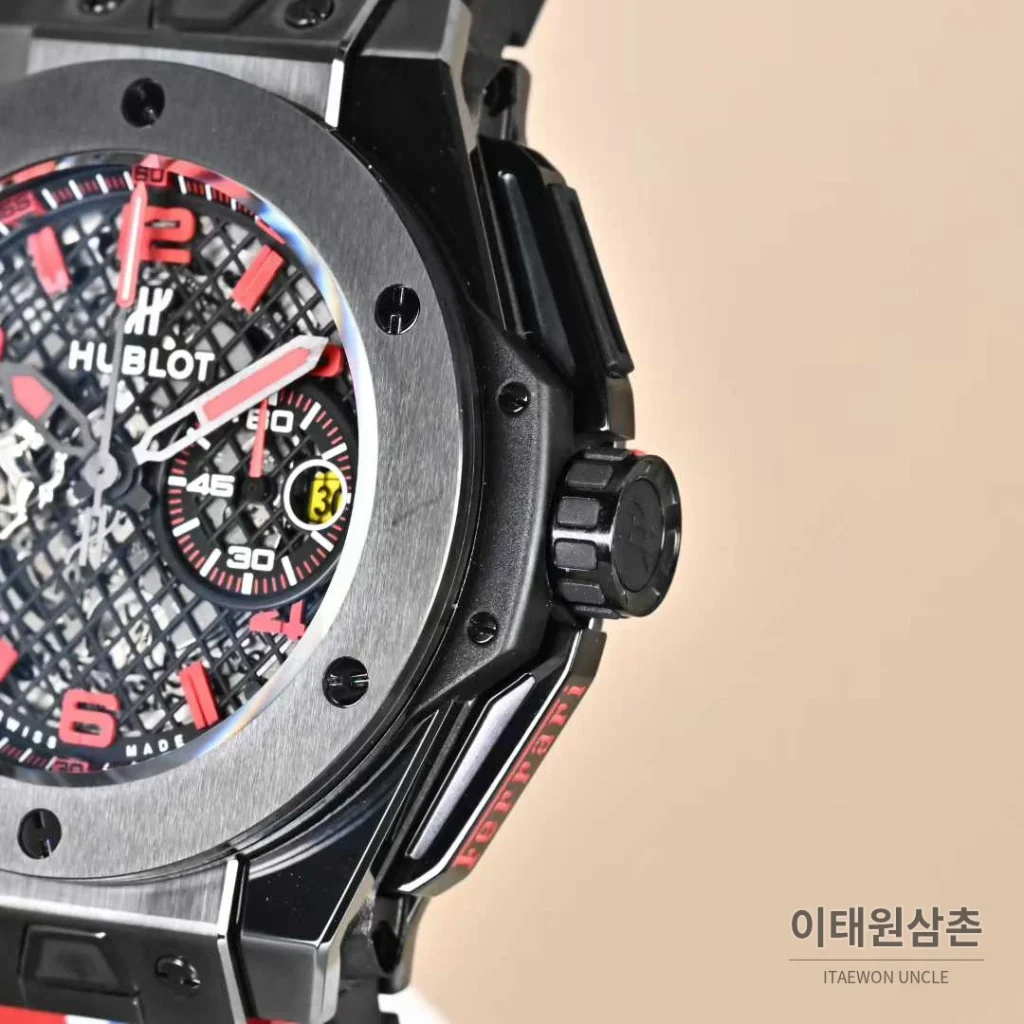 위블로 빅뱅 페라리 티타늄 카본 스켈레톤 크로노그래프 오토매틱 45mm 블랙 레드 가죽 스트랩