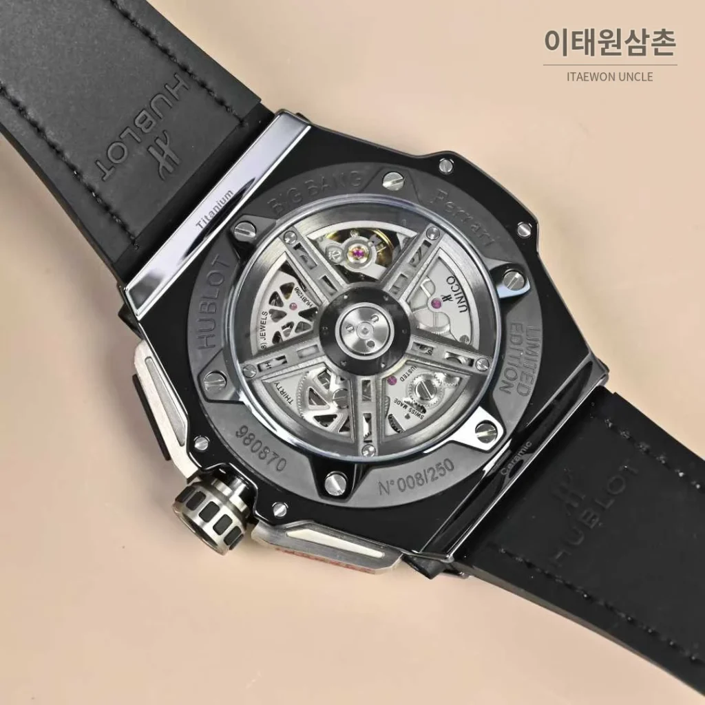 위블로 빅뱅 페라리 티타늄 카본 스켈레톤 크로노그래프 오토매틱 45mm 블랙 그레이 러버 스트랩