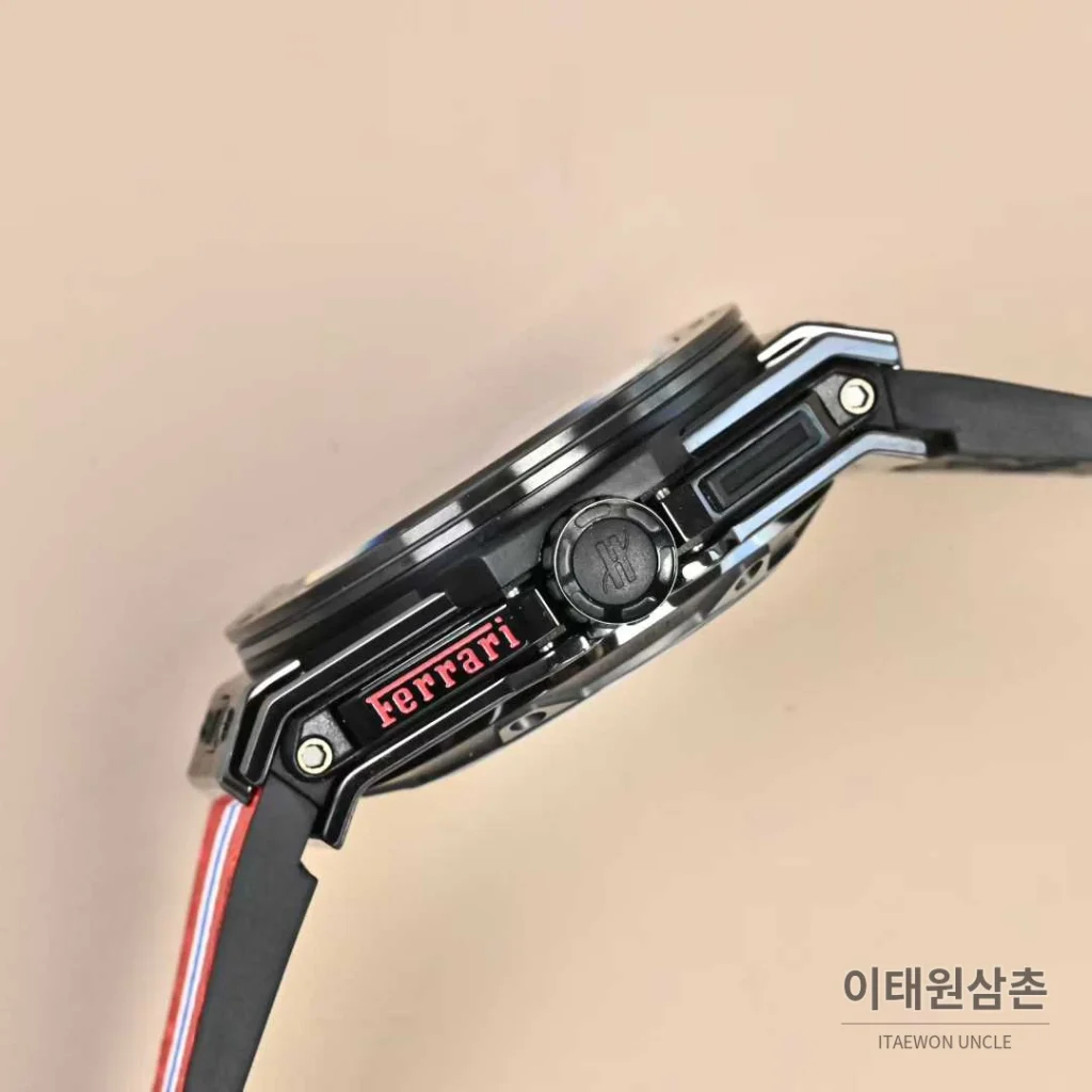 위블로 빅뱅 페라리 티타늄 카본 스켈레톤 크로노그래프 오토매틱 45mm 블랙 레드 가죽 스트랩