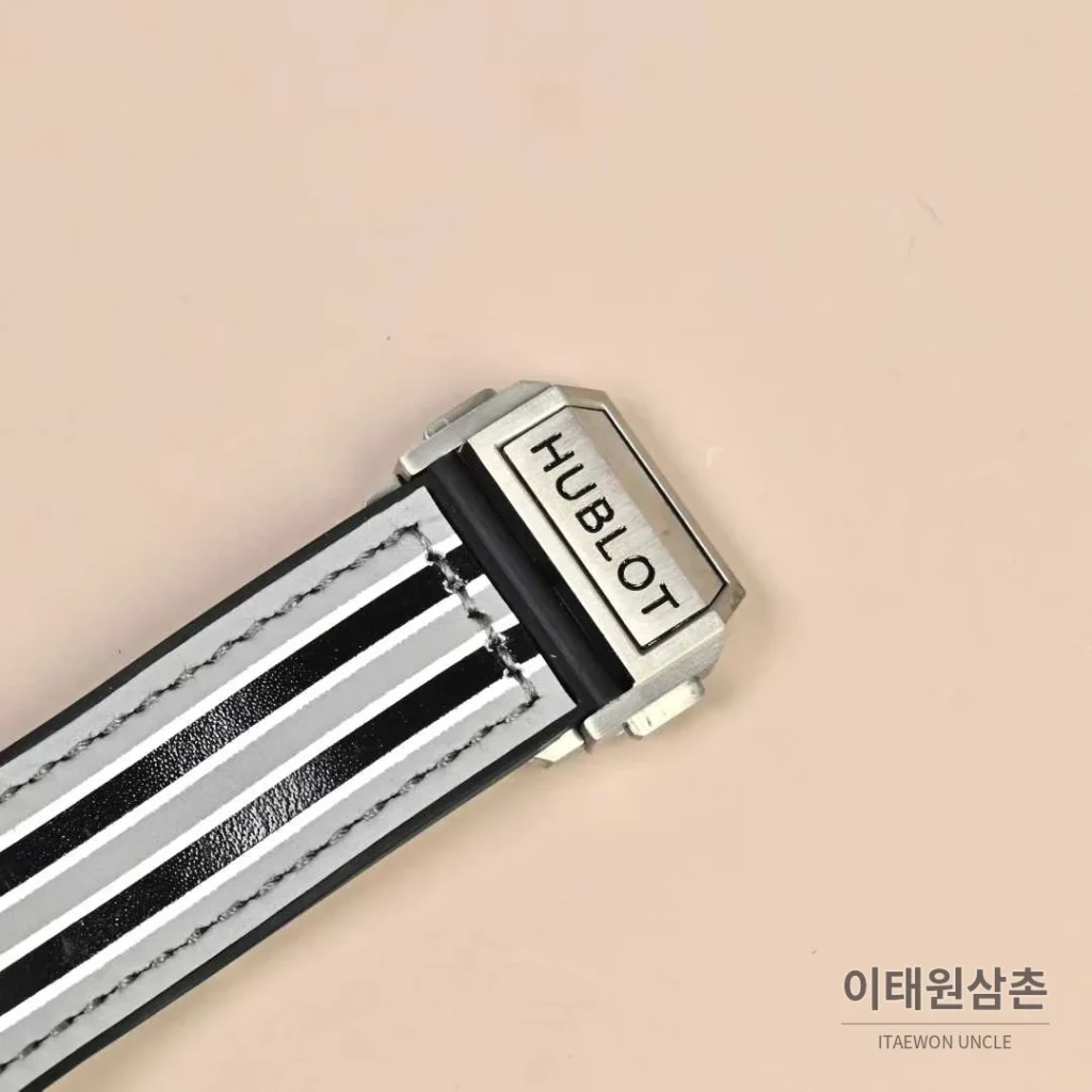 위블로 빅뱅 페라리 티타늄 카본 스켈레톤 크로노그래프 오토매틱 45mm 블랙 그레이 러버 스트랩
