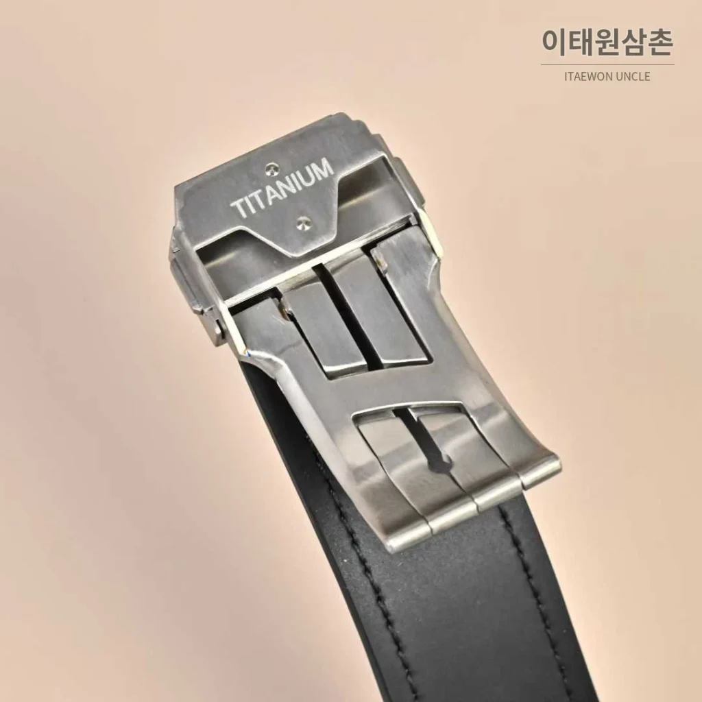 위블로 빅뱅 페라리 티타늄 카본 스켈레톤 크로노그래프 오토매틱 45mm 블랙 그레이 러버 스트랩