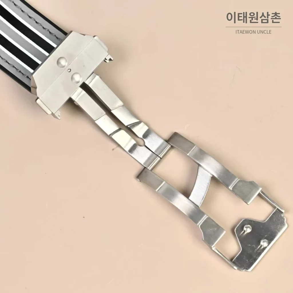 위블로 빅뱅 페라리 티타늄 카본 스켈레톤 크로노그래프 오토매틱 45mm 블랙 그레이 러버 스트랩
