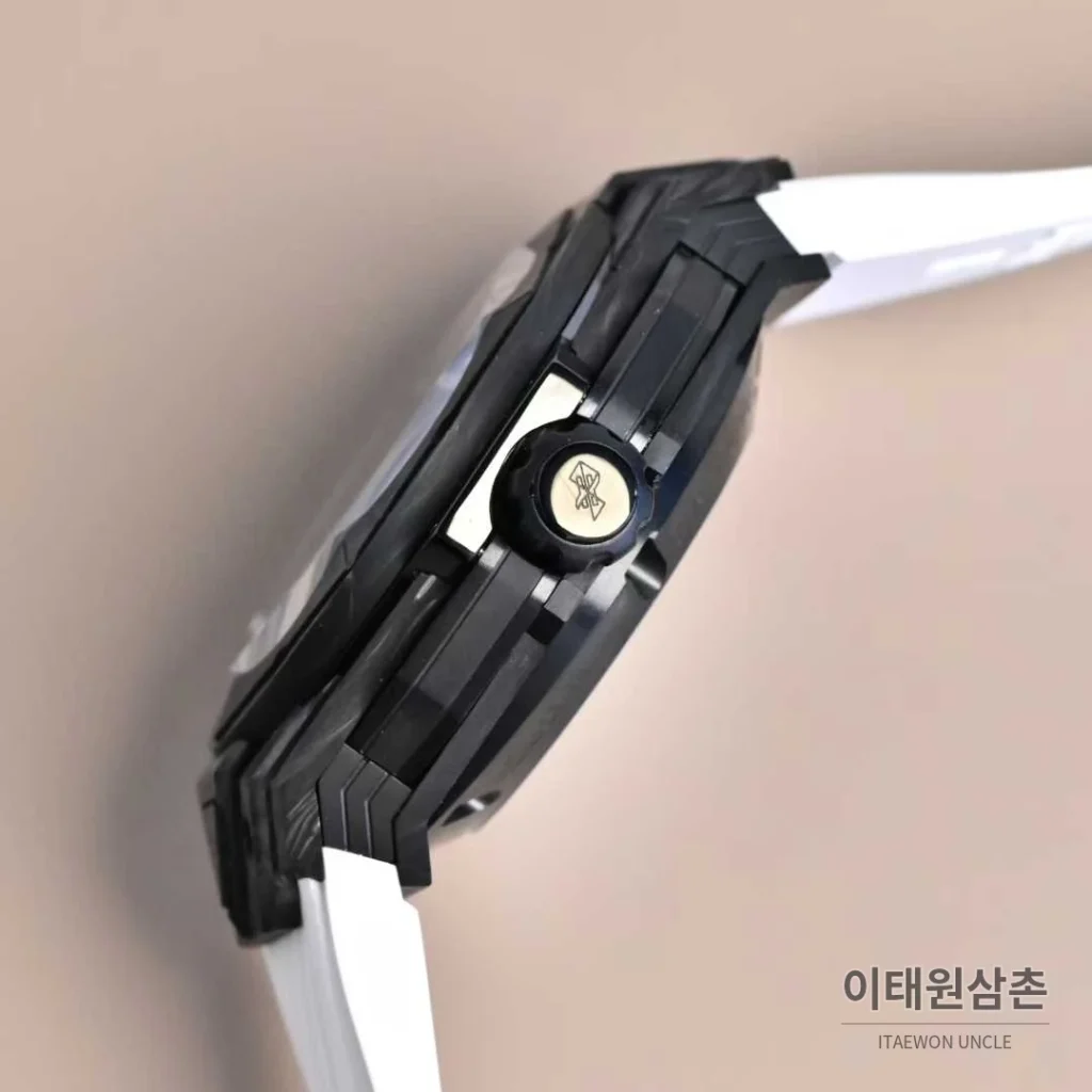 위블로 빅뱅 상블루II 카본파이버 스켈레톤 크로노그래프 오토매틱 45mm 블랙 화이트 러버 스트랩