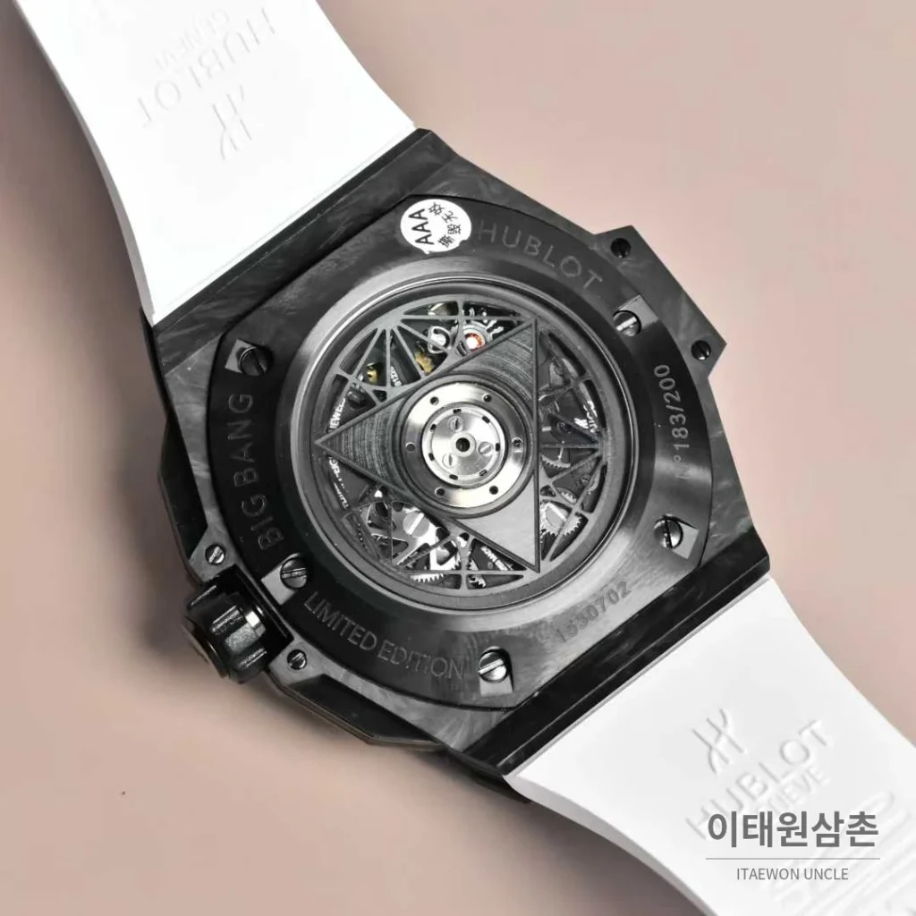 위블로 빅뱅 상블루II 카본파이버 스켈레톤 크로노그래프 오토매틱 45mm 블랙 화이트 러버 스트랩