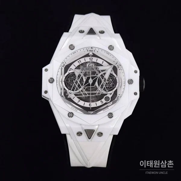 위블로 빅뱅 상블루 II 세라믹 스켈레톤 플라이백 크로노그래프 오토매틱 45mm 위블로 빅뱅 상블루 II 세라믹 스켈레톤 플라이백 크로노그래프 오토매틱 45mm 스켈레톤 다이얼 화이트 러버 스트랩