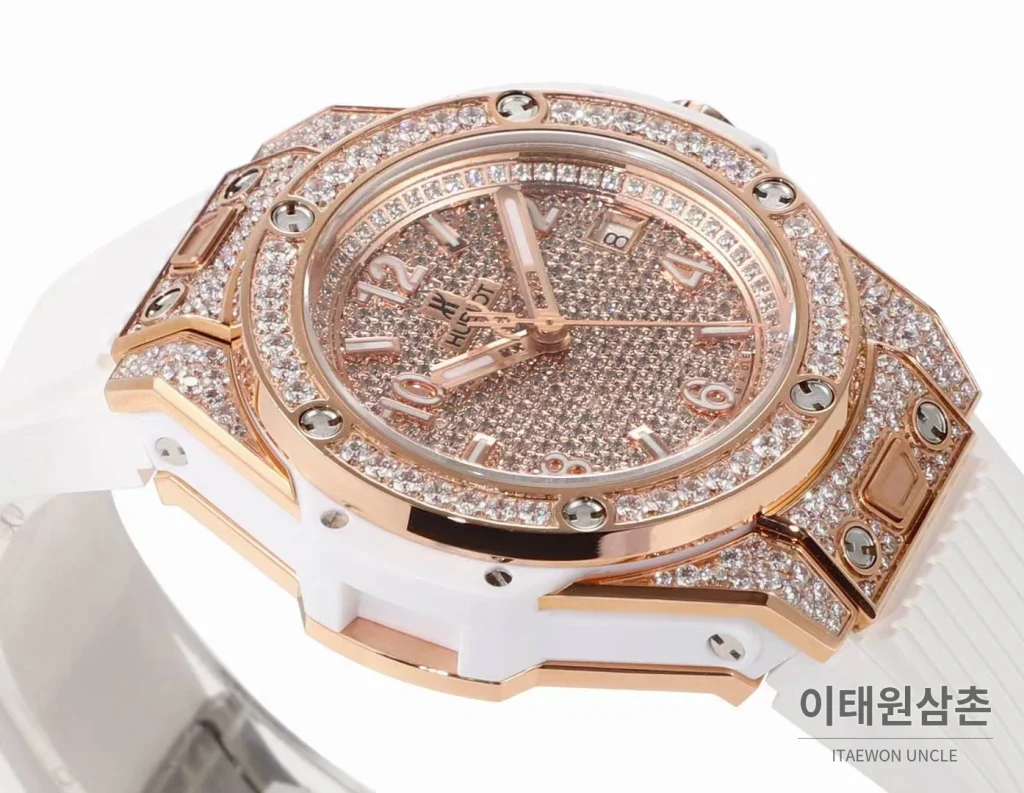 위블로 빅뱅 스틸 레인보우베젤 다이아세팅 오토매틱 39mm 멀티컬러 로즈골드 다이얼 화이트 러버 스트랩