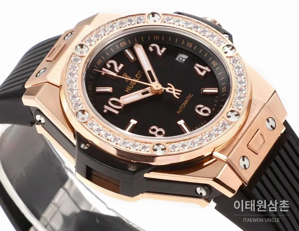 위블로 빅뱅 스틸 레인보우베젤 다이아세팅 오토매틱 39mm 멀티컬러 블랙 다이얼 블랙 러버 스트랩 (3)