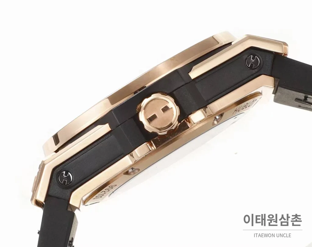 위블로 빅뱅 스틸 레인보우베젤 다이아세팅 오토매틱 39mm 멀티컬러 로즈골드 다이얼 블랙 러버 스트랩